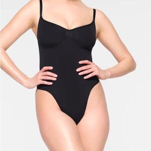 SKIMS Shapewear Thong Bodysuit, color onyx, adjustable, snap closure, NWOT